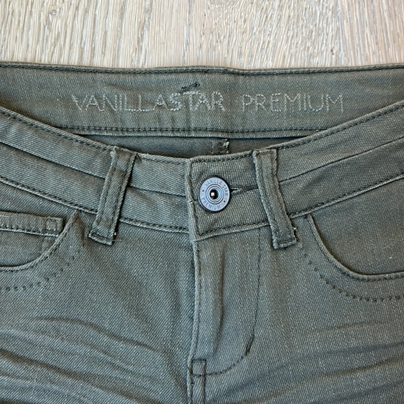 LIKE NEW! Army green Boho denim / jean cutoff shorts. Size 3 / Small. - Picture 3 of 12